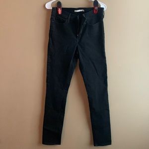 Levi’s 311 skinny in size 28 X 30